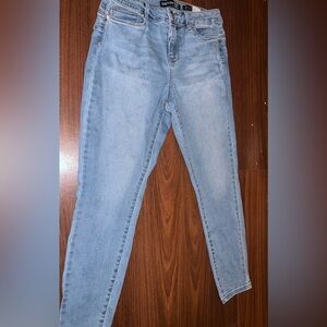Light wash Skinny Jeans